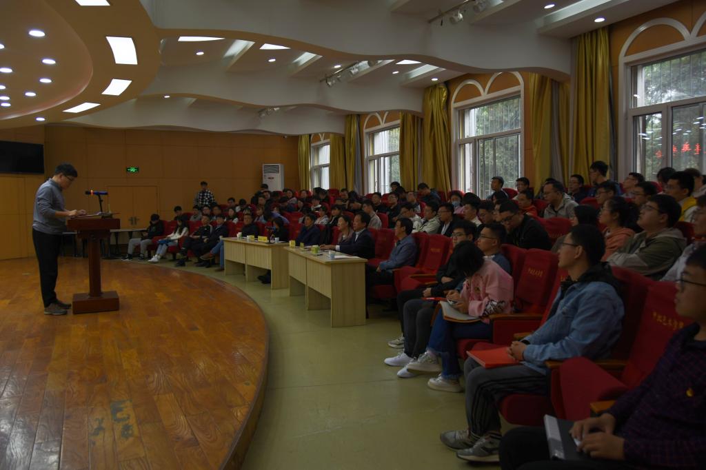 校党委副书记雷锋斌参加2020、2021级博士研究生党史学习教育主题班会