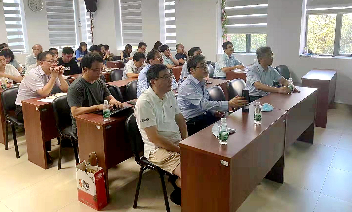 校党委书记阿拉坦仓率队调研粤港澳国家应用数学中心和深圳国家应用数学中心