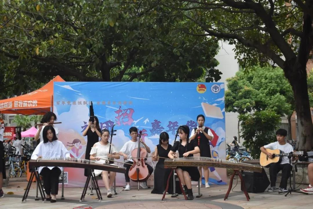 学生社团招新上演“百团大战”