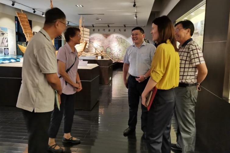 杨槱院士向董浩云航运博物馆捐赠文献实物