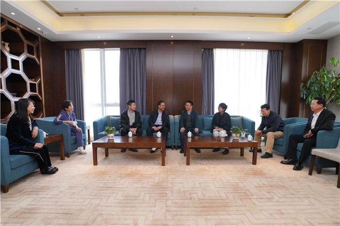 校党委副书记、副校长（主持行政工作）孙宏斌会见创新创业训练营授课专家高峰、白云峰
