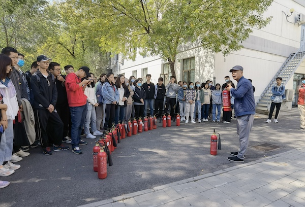 筑牢安全“防火墙”医学部组织开展消防应急演练