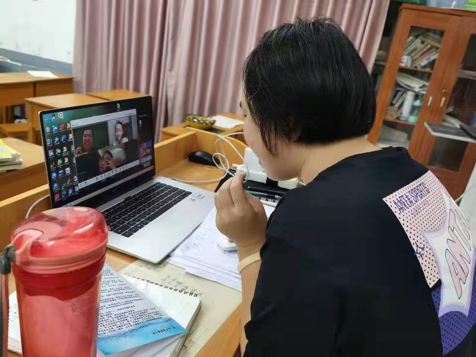 厦大青年学子为300余名医护人员子女开展“云辅导”
