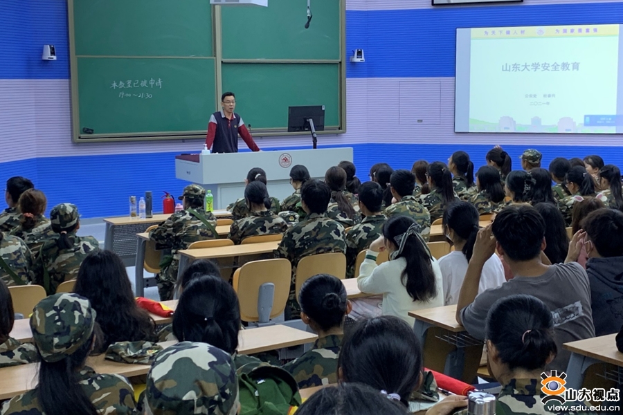 开展2021级新生入学教育系列讲座