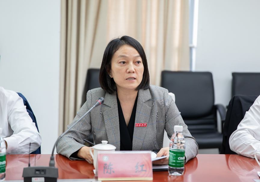 我校承办的“机械行业高等院校继续教育联盟继续教育工作座谈会”在镇江举行