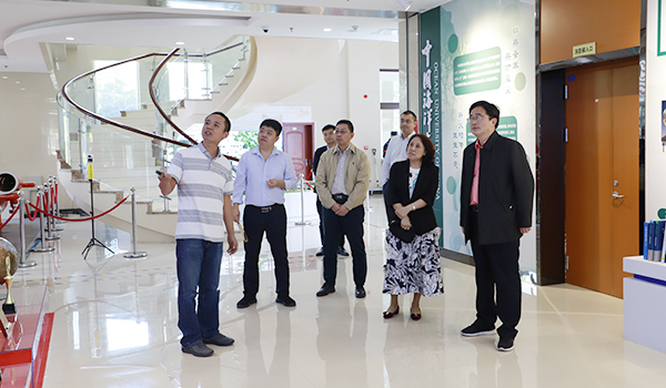 三亚崖州湾科技城管理局副局长许珂一行来校考察调研