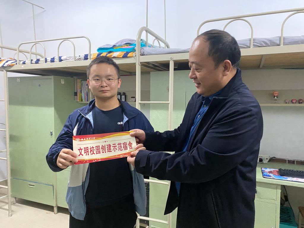 【创建文明校园专栏】学工系统开展创建文明校园示范宿舍观摩活动