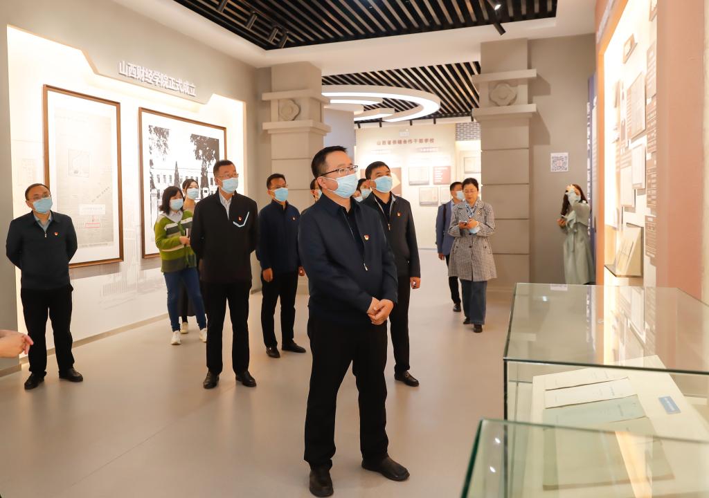 校纪检监察党支部开展主题党日活动