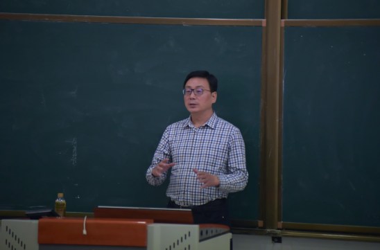 东北大学“大视野”素质提升系列讲座开讲