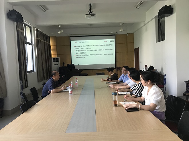 校领导走访调研法学院