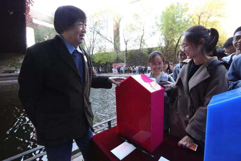第三届“红叶季”新颖创意为天大校园增添浪漫色彩给明天的自己写一封信