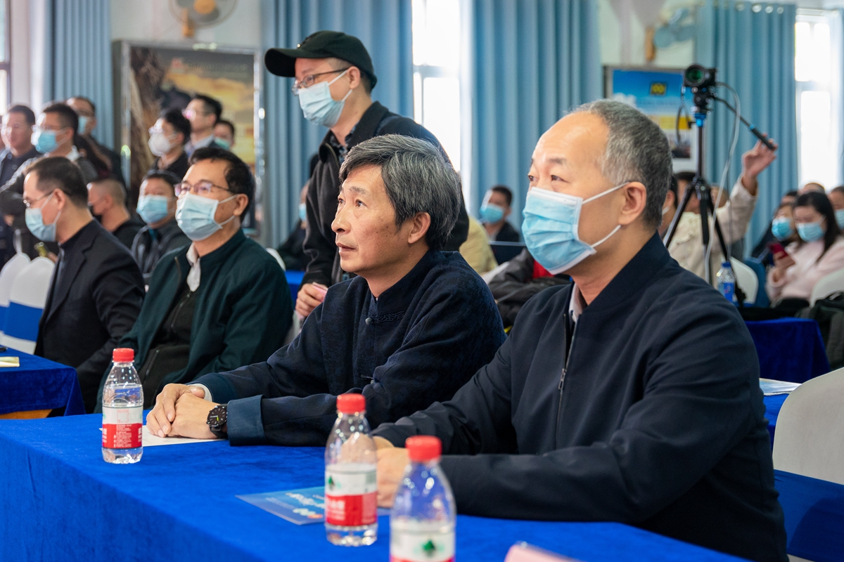 全国种猪大赛（湖北赛区）暨第21届中国武汉种猪拍卖会在我校举行