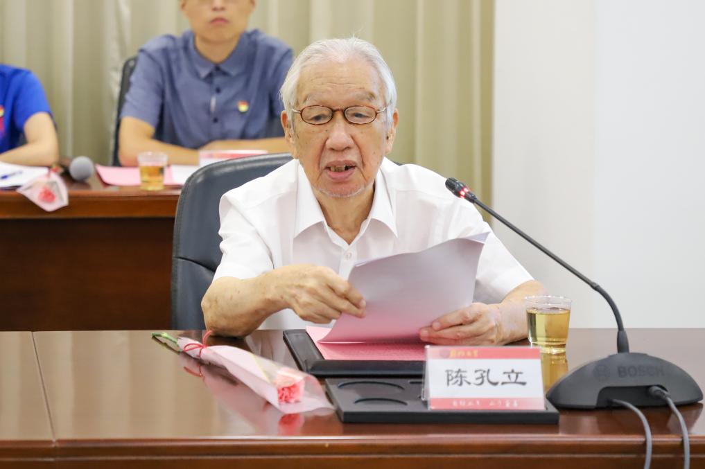 四代人同守三尺讲台接力式传承育人情怀