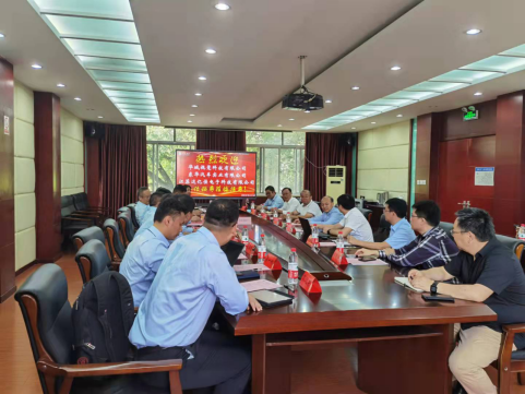 颜晓红参加汽车学院产学研交流会