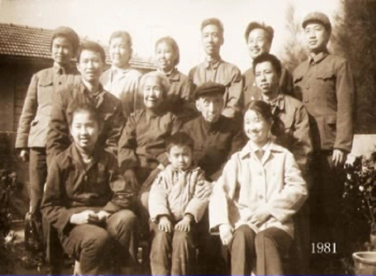 四代人同守三尺讲台接力式传承育人情怀