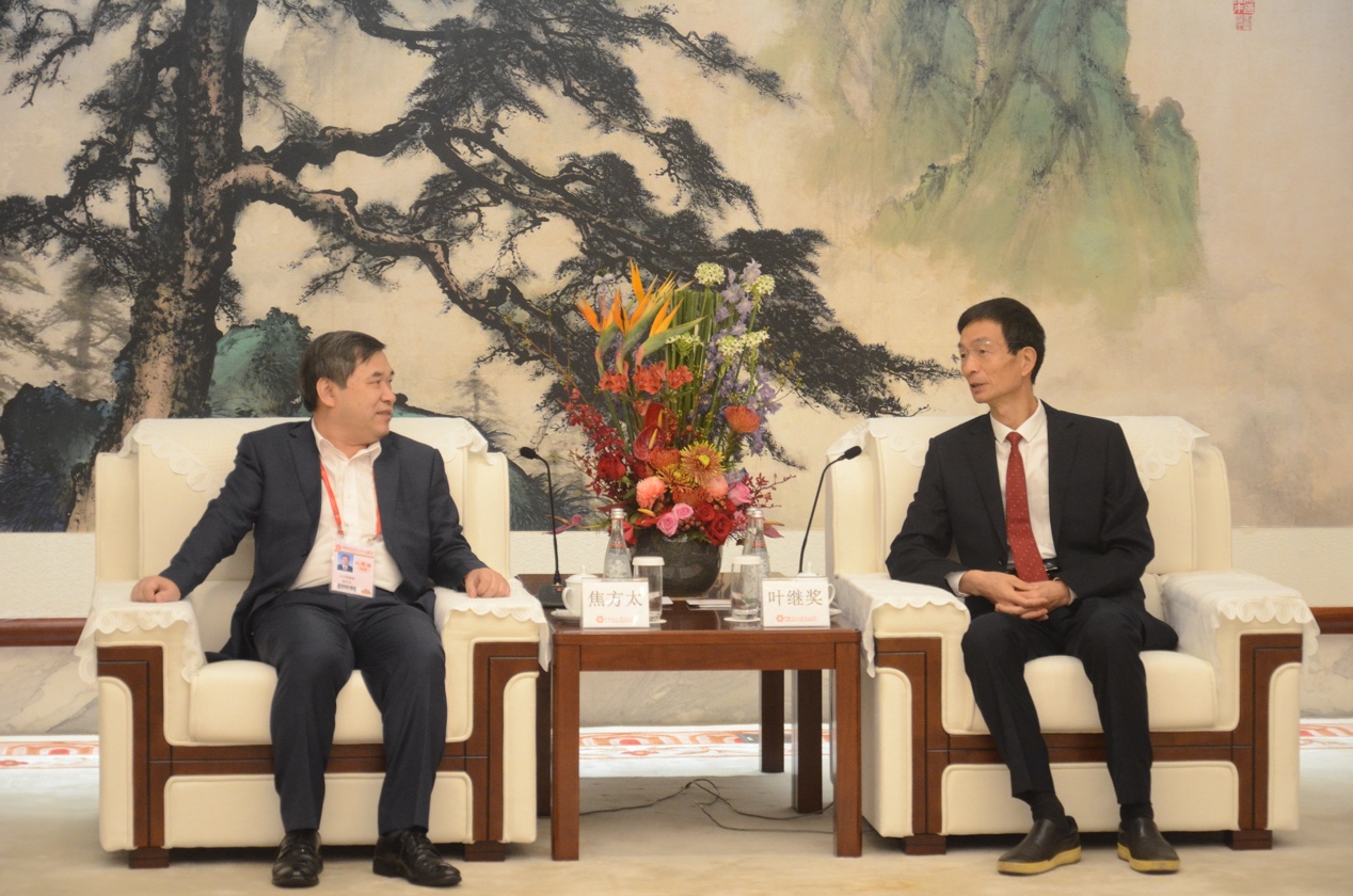 校领导一行走访慰问我校广交会实习学生