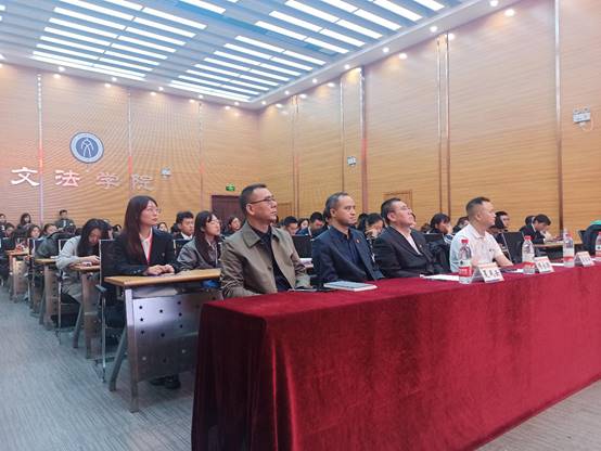 文法学院开展“大学生职业选择与发展”专题分享会