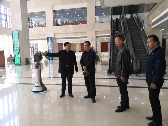 党委常委、纪委书记卢平到图书馆调研指导工作