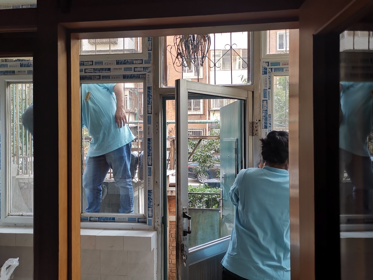 我校为80岁以上独居老同志免费入户保洁服务全面开展