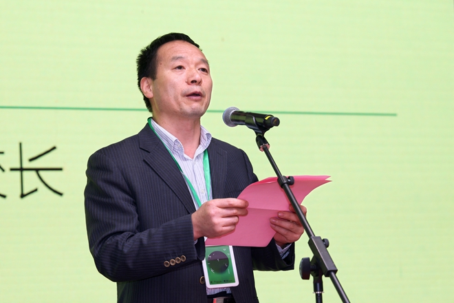 江南大学中国紫砂艺术设计研究院揭牌暨“亦步亦新——紫砂九隽”作品展开幕