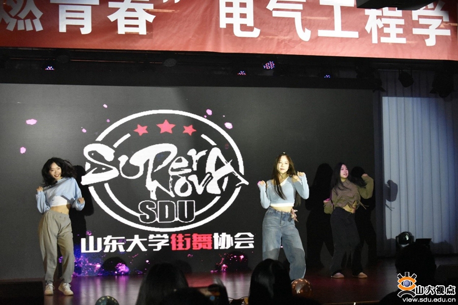​［电气］举办“弦歌不辍，电燃青春”迎新晚会