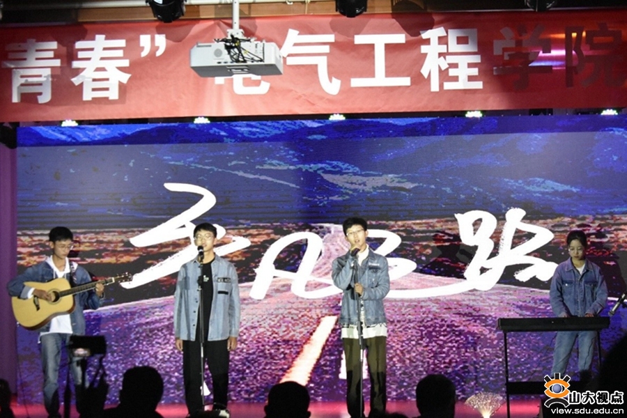 ​［电气］举办“弦歌不辍，电燃青春”迎新晚会
