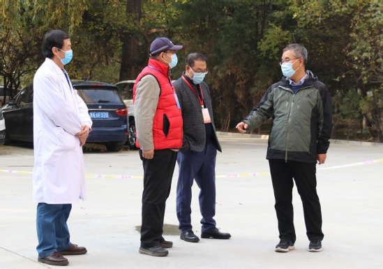 西北师大校领导看望慰问防疫一线工作人员