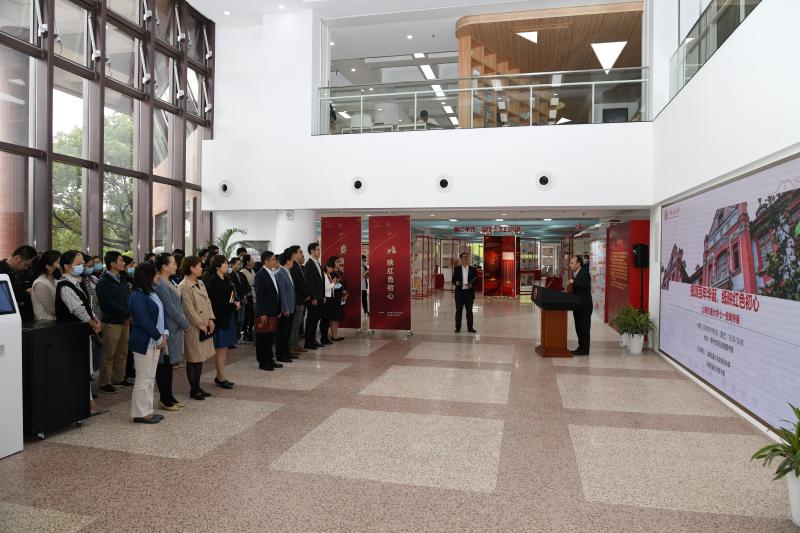 “报颂百年华诞，纸映红色初心——上海交通大学七一报纸特展”开幕