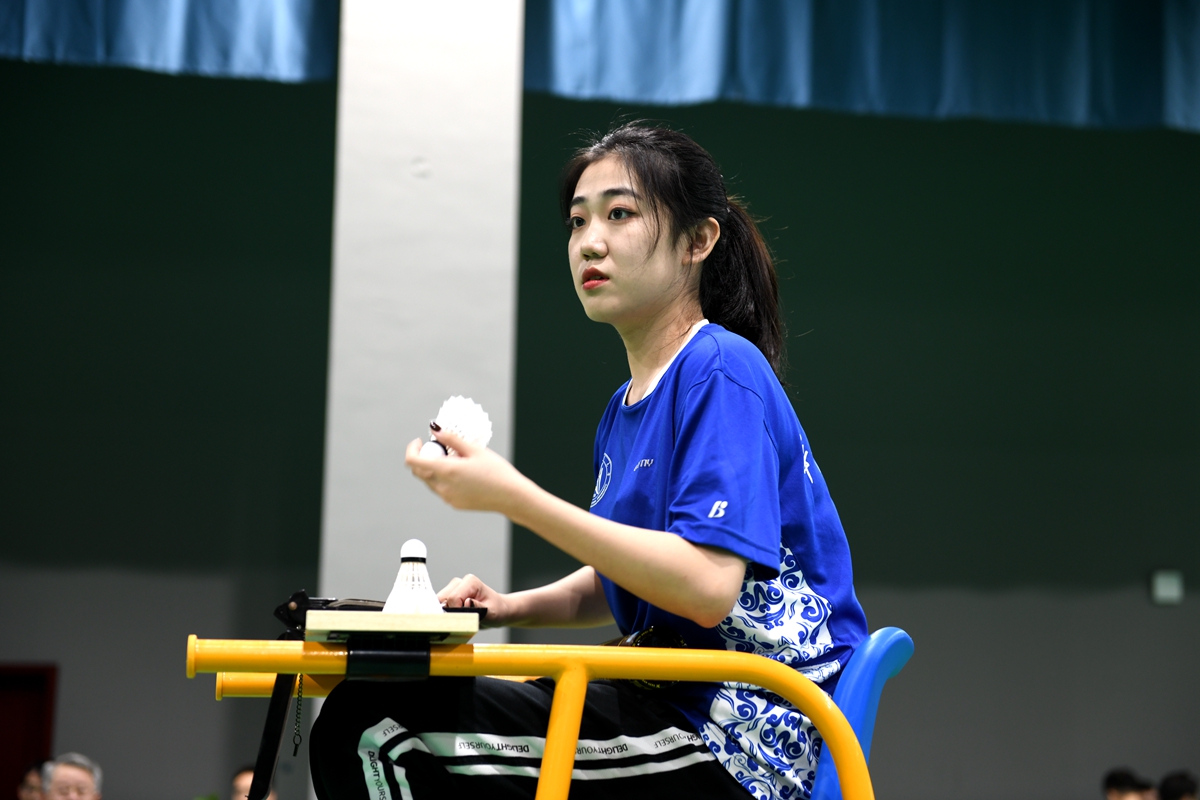 学校2021年教职工羽毛球赛举行