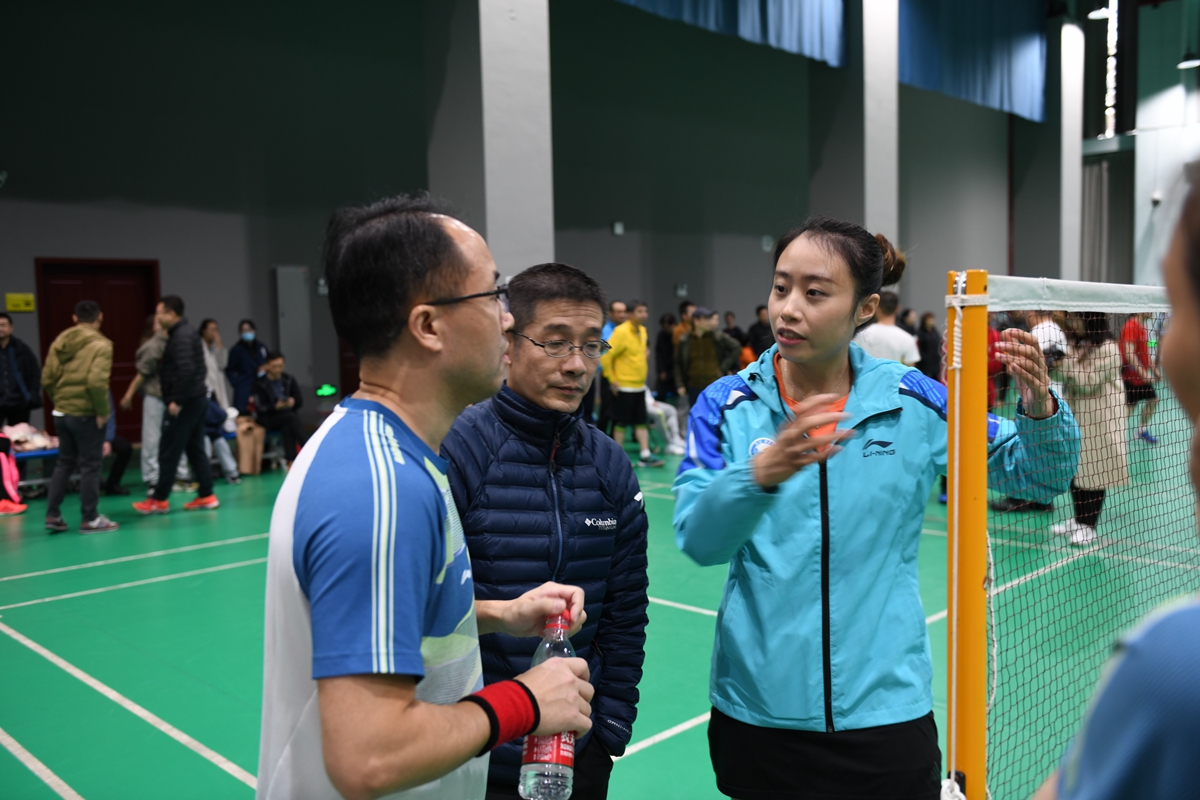 学校2021年教职工羽毛球赛举行