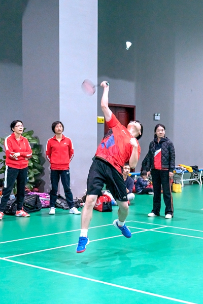 学校2021年教职工羽毛球赛举行