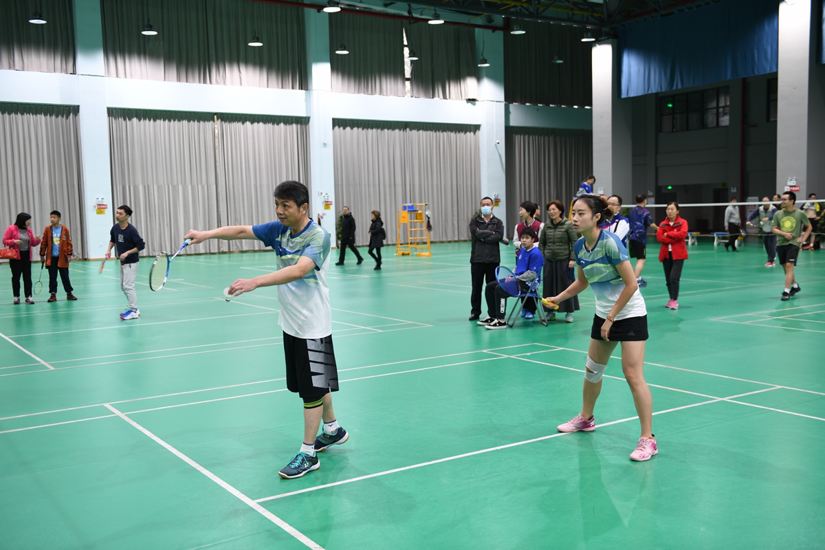 学校2021年教职工羽毛球赛举行