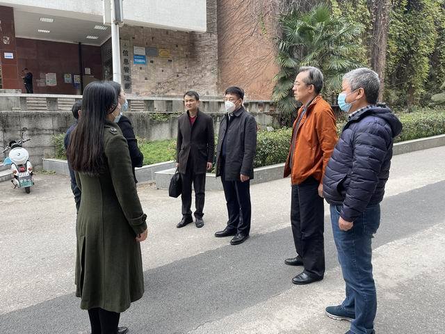 中级资格延期考试和笔译考试在学校顺利举行