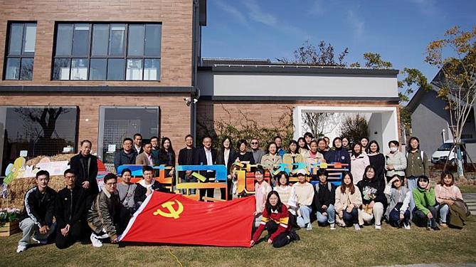 设计学院与乡伴文旅集团开展面向乡村振兴与人才培养的校企、师生共建活动