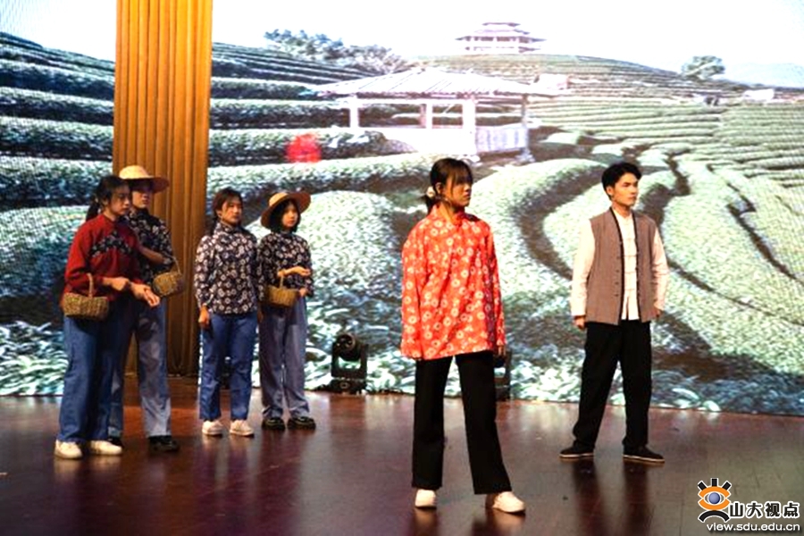 ​［新闻］举行2021年“踏新程”主题迎新晚会
