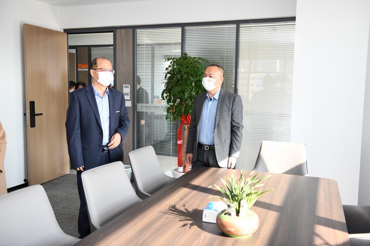 “影子科技-华中农大健康食品产业研究院”基因技术研究中心揭牌