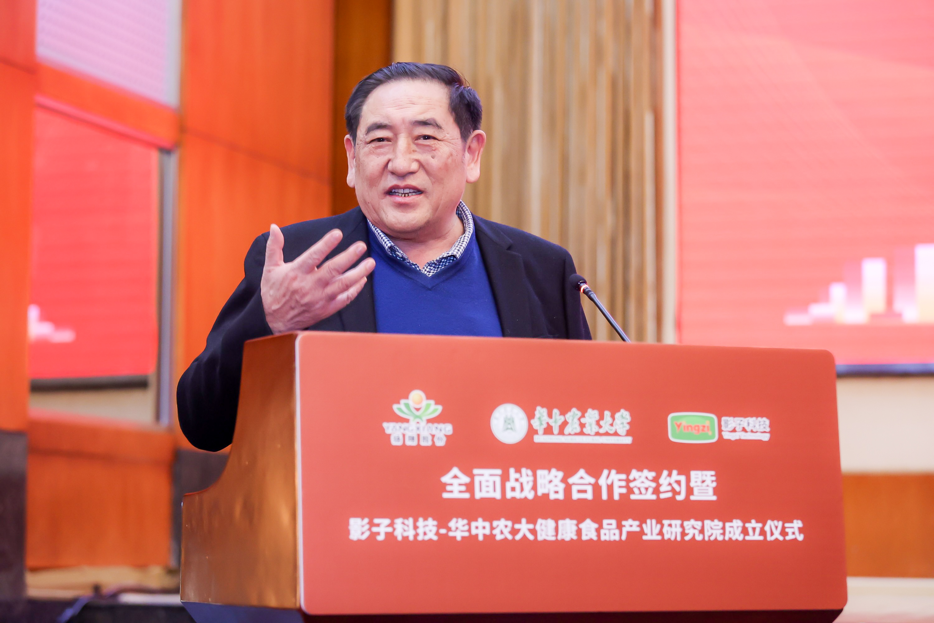 学校与扬翔签署全面战略合作协议