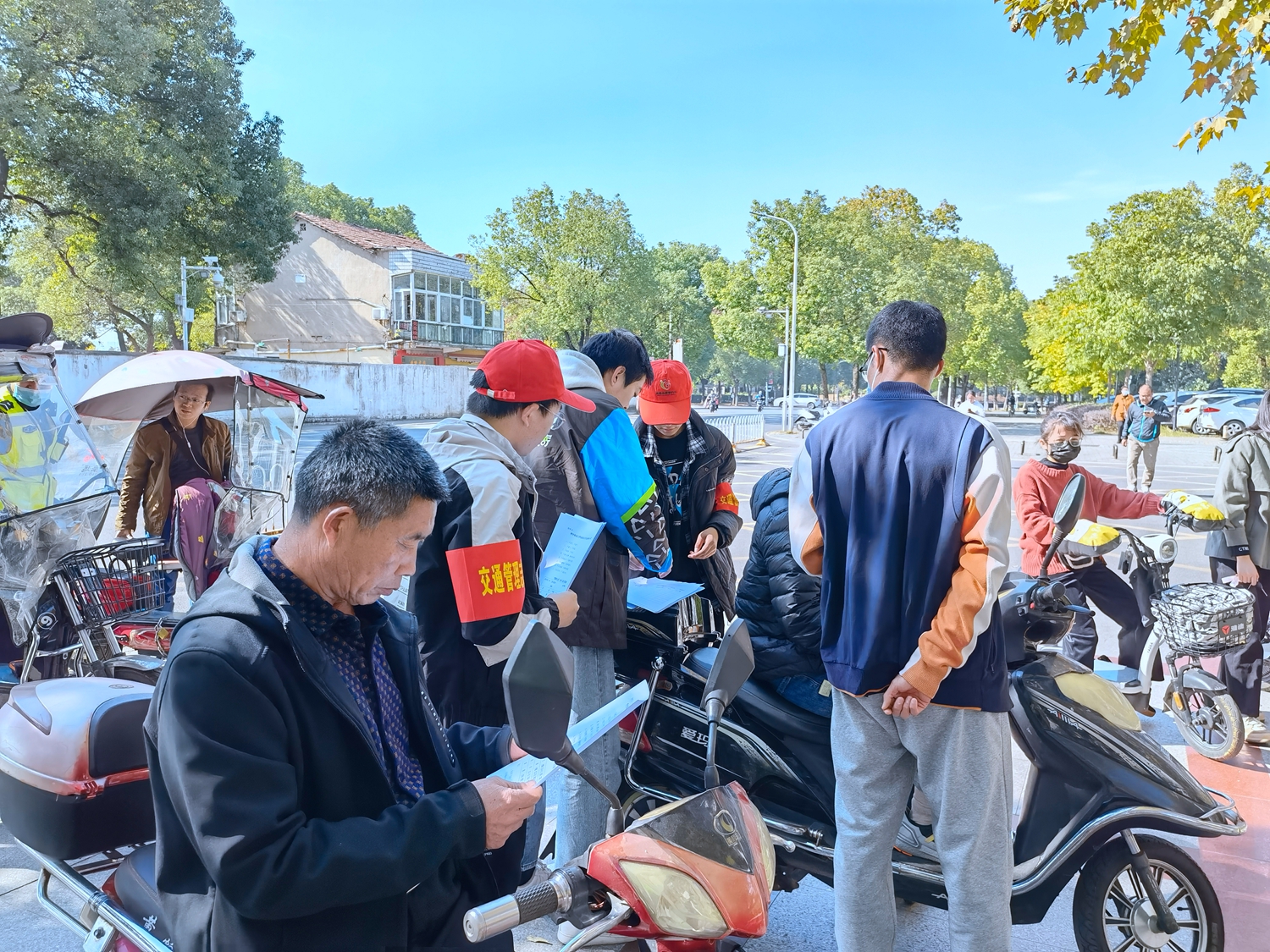 我校持续推进校园电动车秩序综合治理