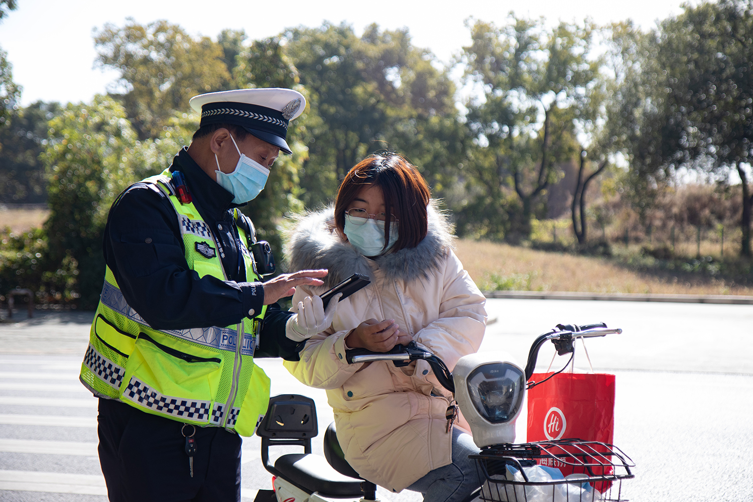 我校持续推进校园电动车秩序综合治理