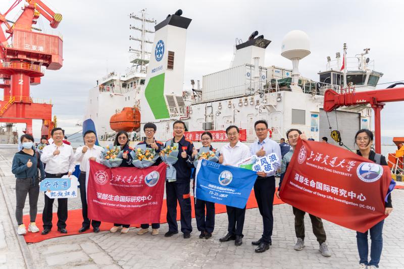 校领导赴海南三亚迎接上海交大西太平洋海域深渊科考团队归航