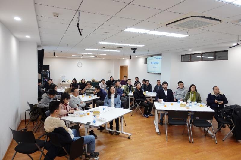 物理与天文学院举办第七期青年教师沙龙暨博士后招聘和培养经验交流会