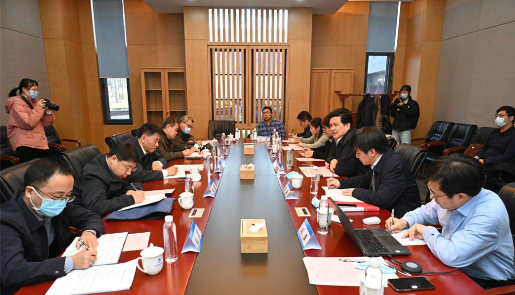 国家邮政局党组成员、副局长刘君一行来我校调研