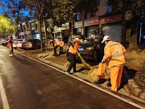 学校开展劳动实践助力美丽城市建设