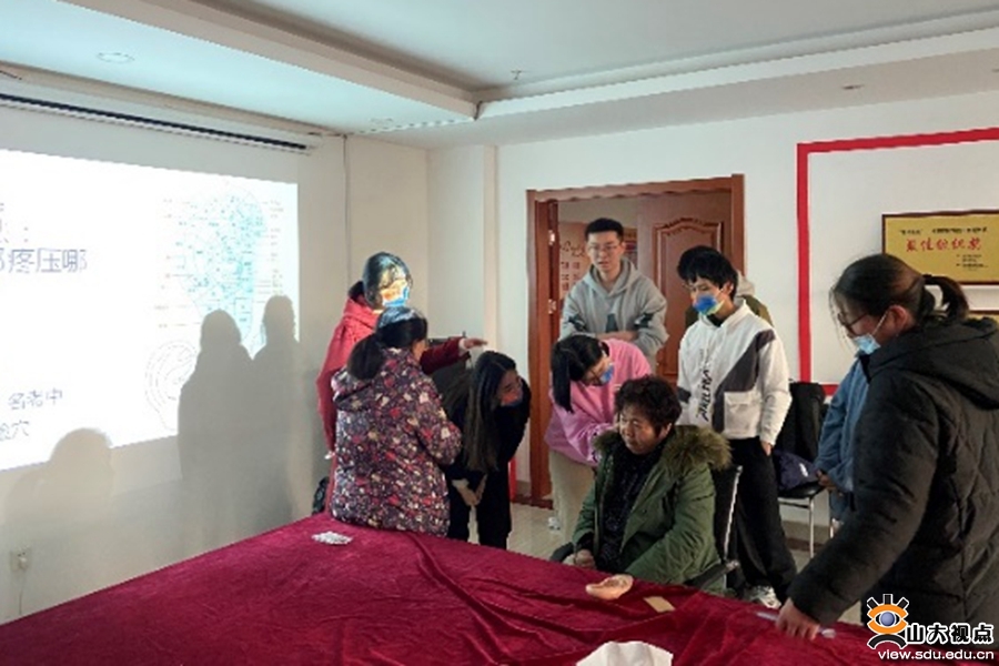 ​［药学］赴英雄山社区开展志愿服务活动