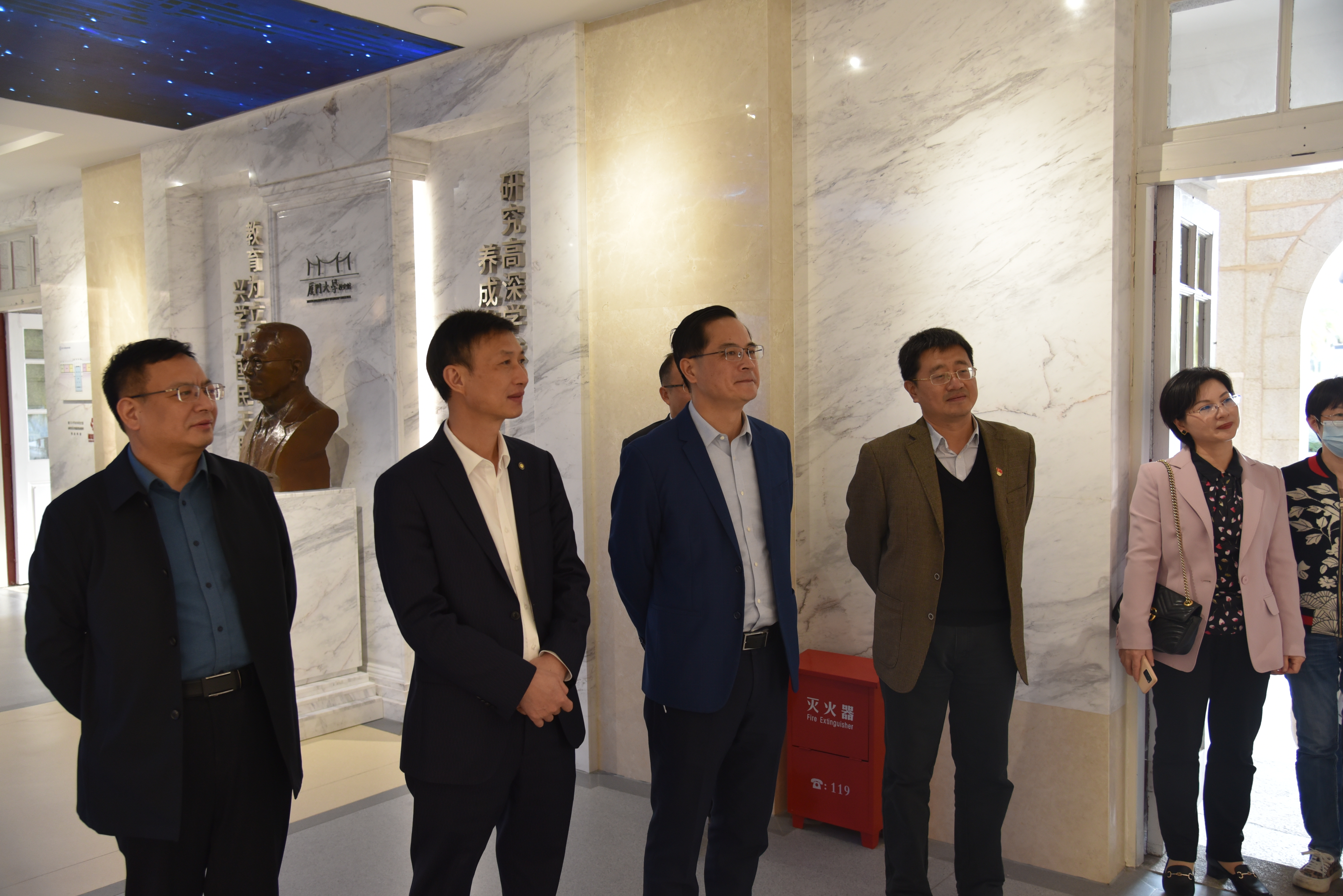 漳州招商局经济技术开发区黄强中一行莅临我校参观访问