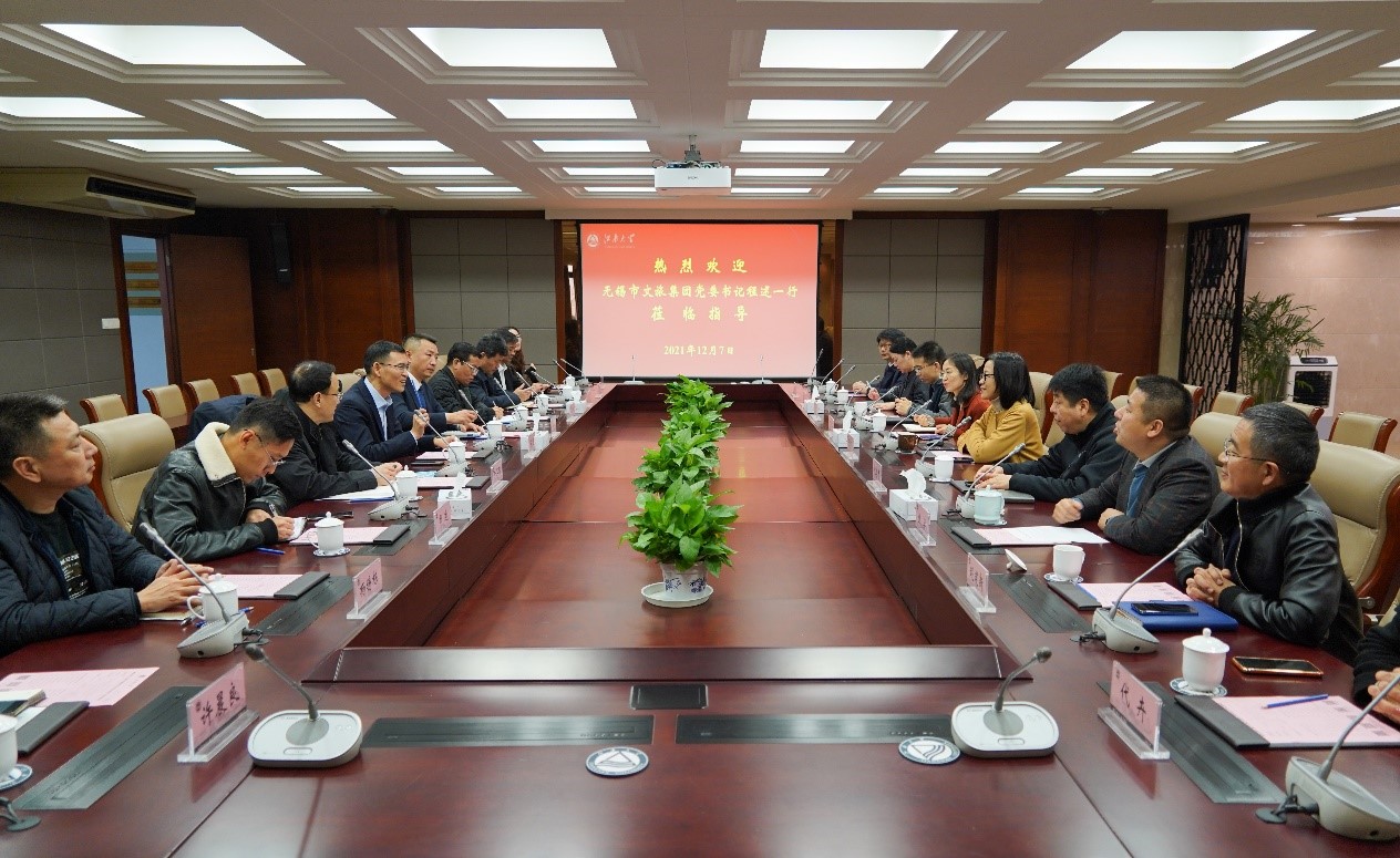 无锡市文旅集团党委书记、董事局主席程述一行来校深化校企合作