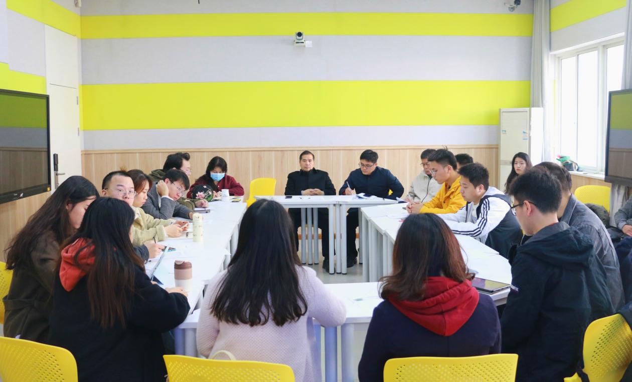 法律硕士教育中心召开首届“我与主任面对面”研究生座谈会