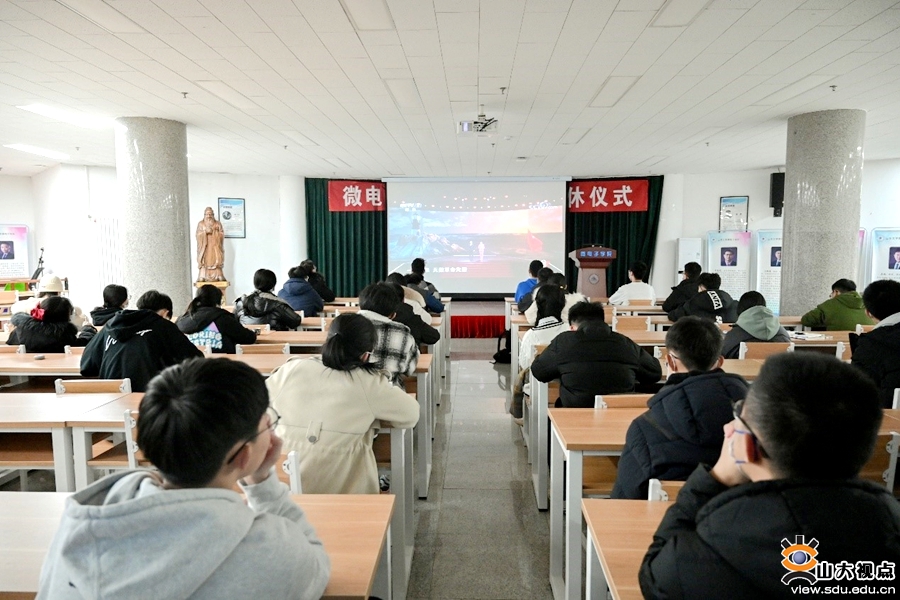 ［微电子］组织学生党员集体收看学习《榜样6》