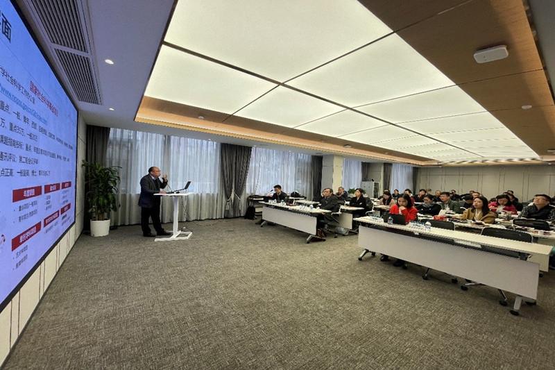 人文学院举办2022年国家社科基金项目申报动员会
