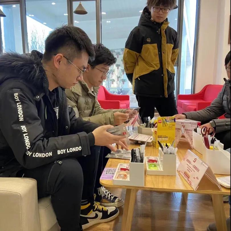 “诚信驿站”——机械研究生党员在行动